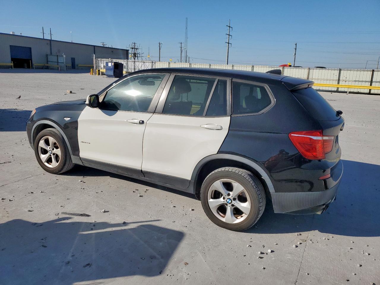 2011 BMW X3 xDrive28I - Image 2