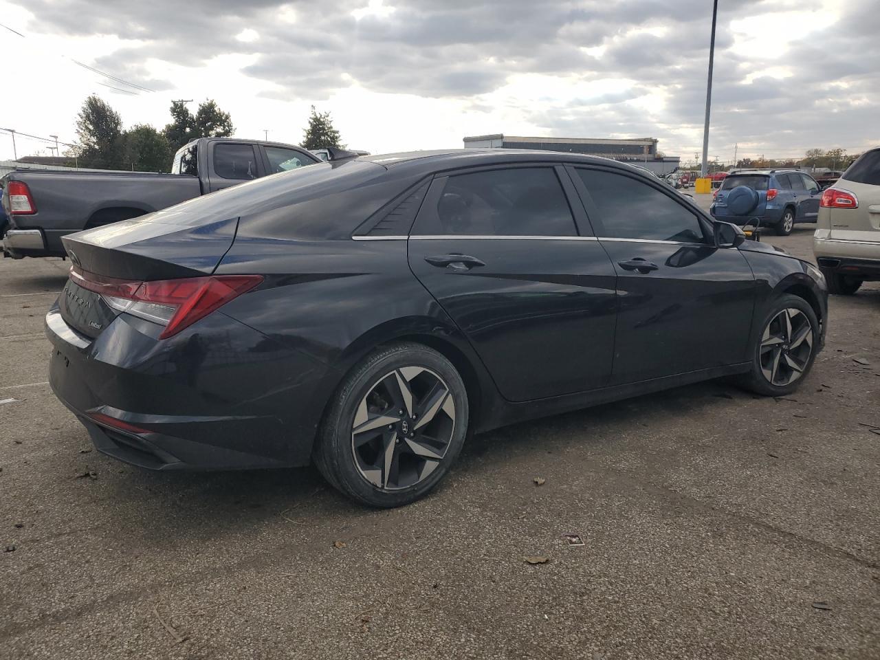 2023 Hyundai Elantra Limited - Image 3
