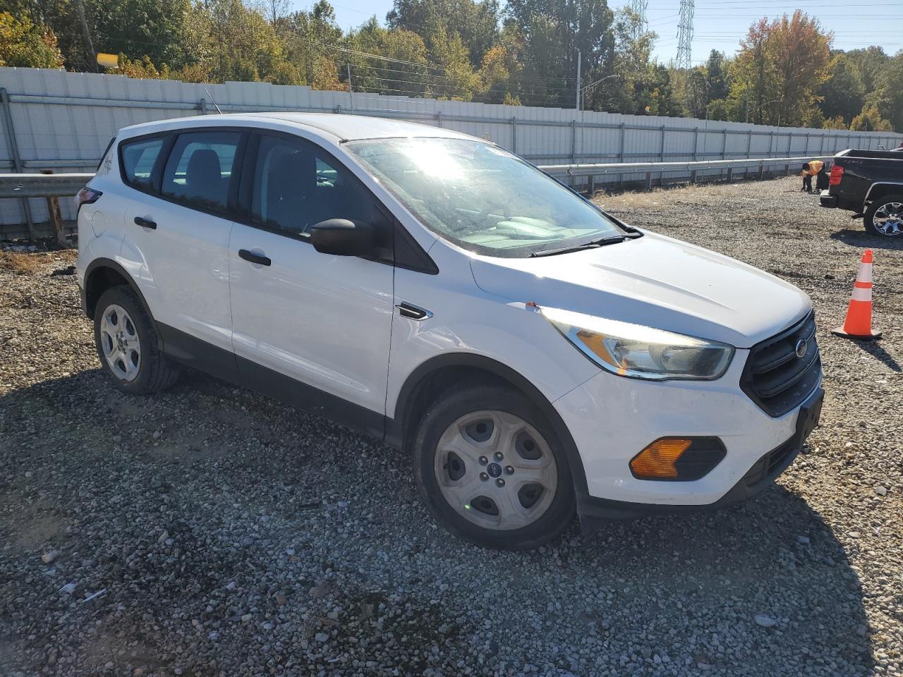 2017 Ford Escape S - Фото 4