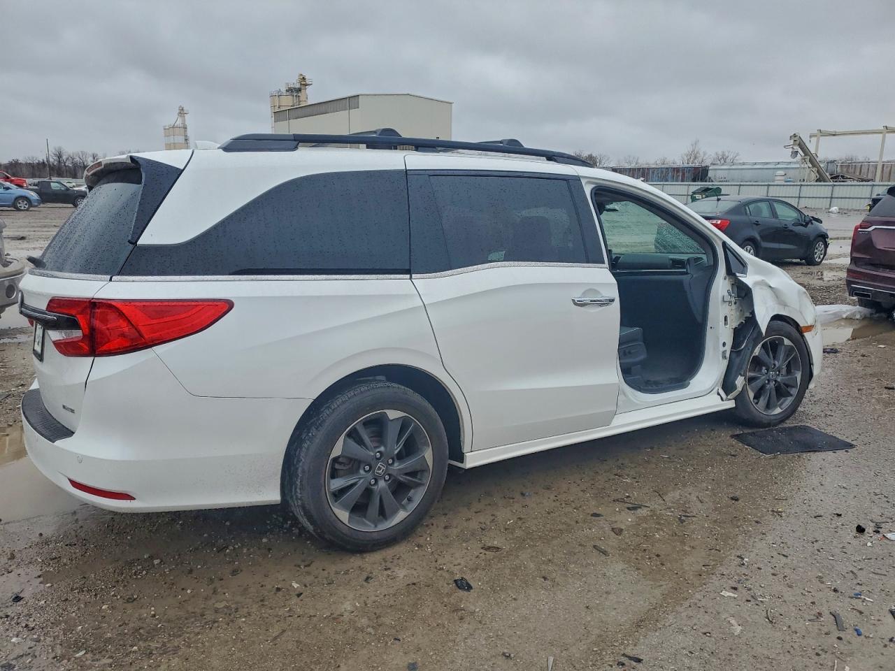 2023 Honda Odyssey Elite - Image 3