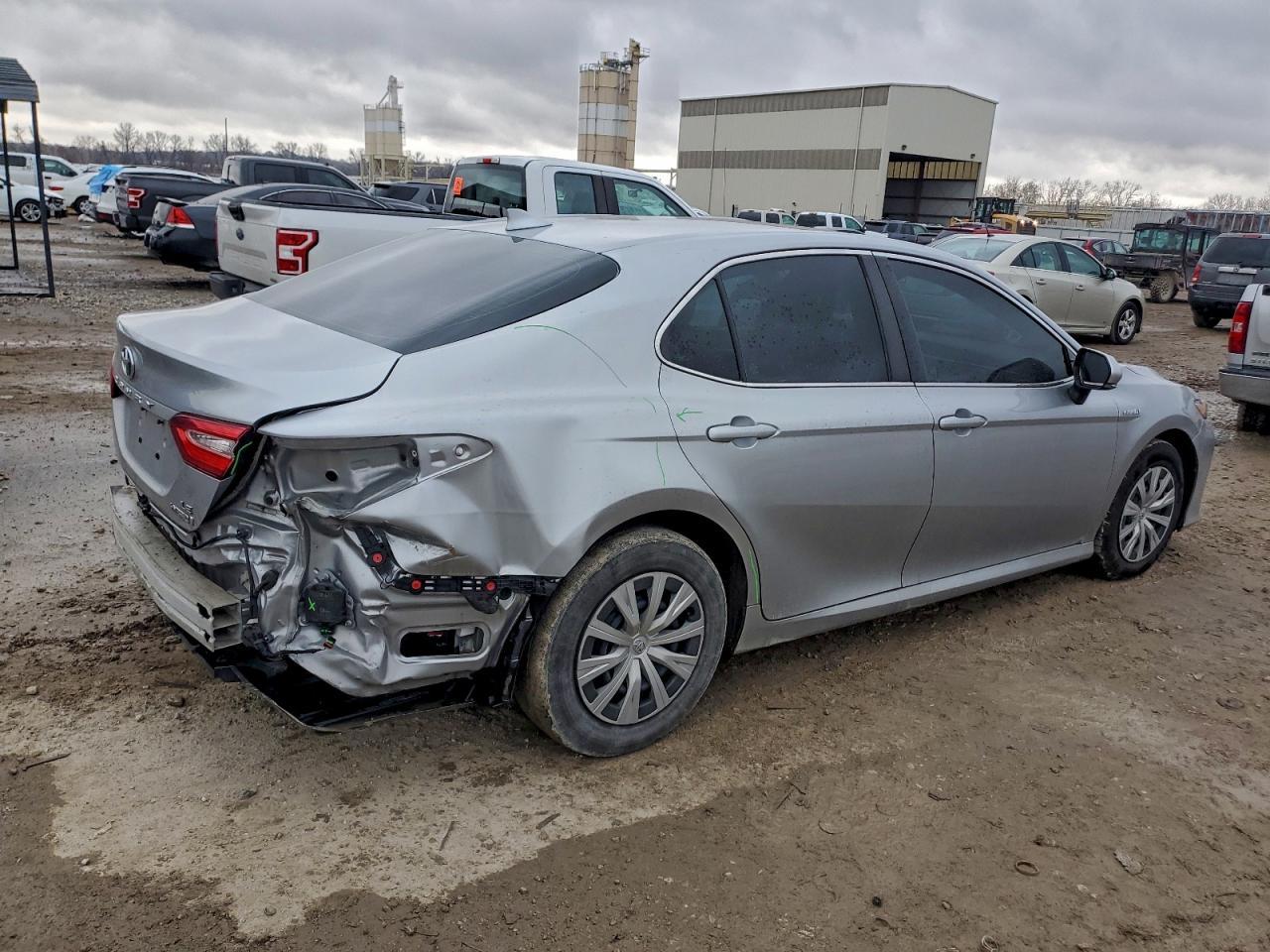 2020 Toyota Camry Le - Image 3