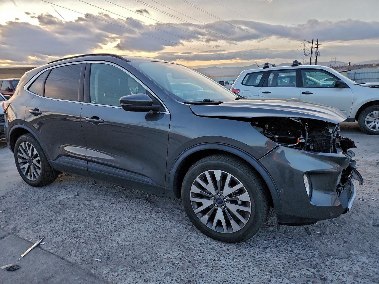 2020 Ford Escape Titanium - Image 4