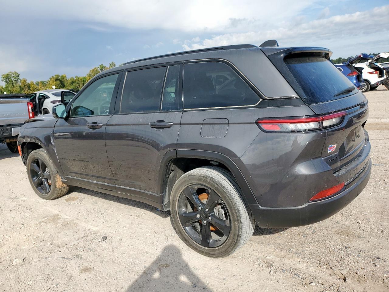 2023 Jeep Grand Cherokee Laredo - Image 2