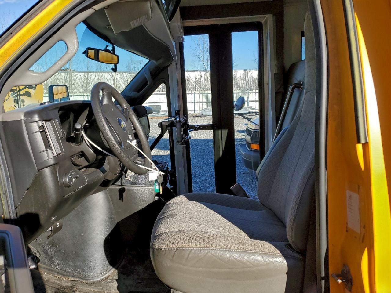 2016 Chevrolet Express School Bus - Фото 5