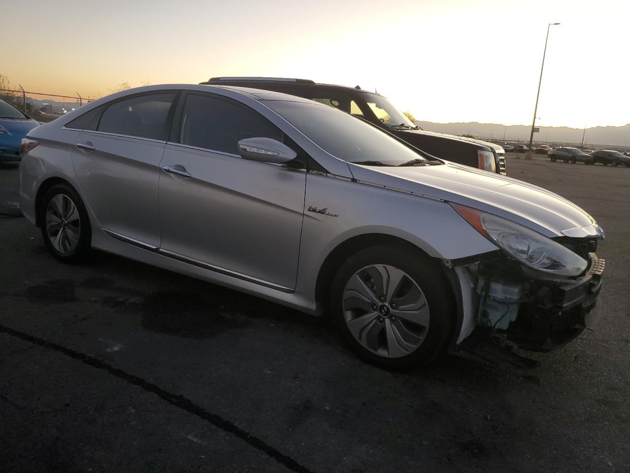 2015 Hyundai Sonata Hybrid - Image 4