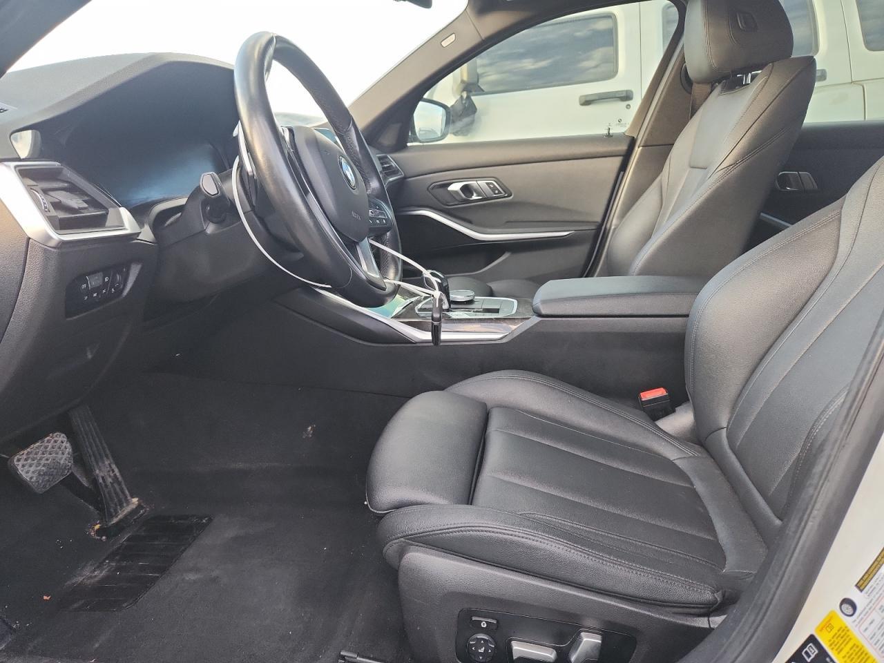 2020 BMW 330Xi - Фото 7