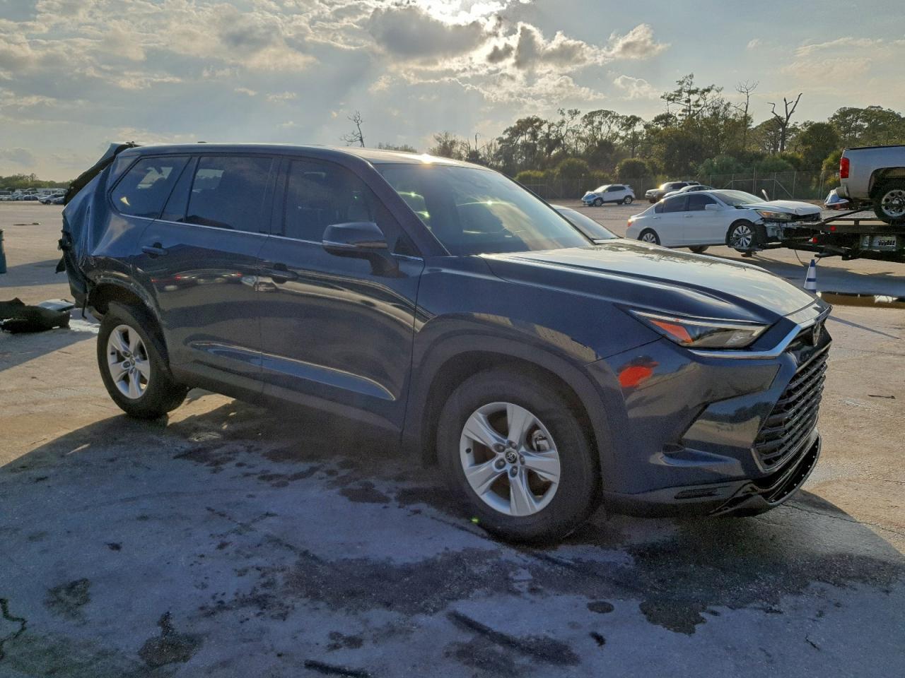 2025 Toyota Grand Highlander Le - Image 4