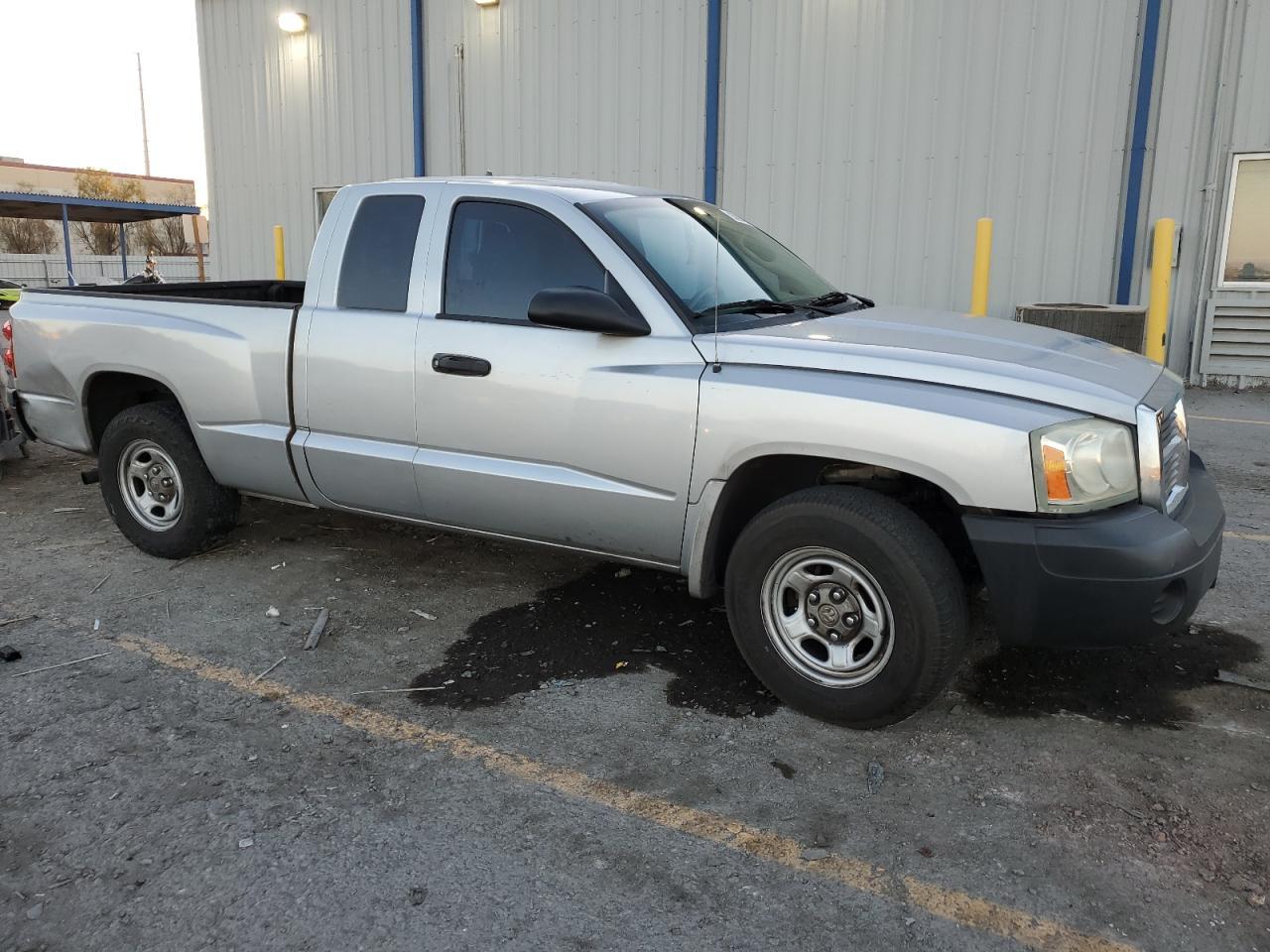 2005 Dodge Dakota St - Фото 4