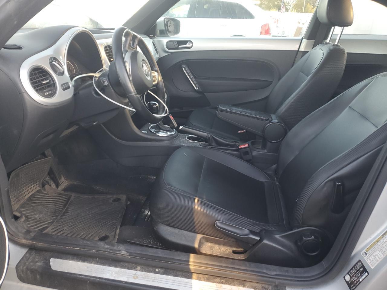 2013 Volkswagen Beetle - Фото 7