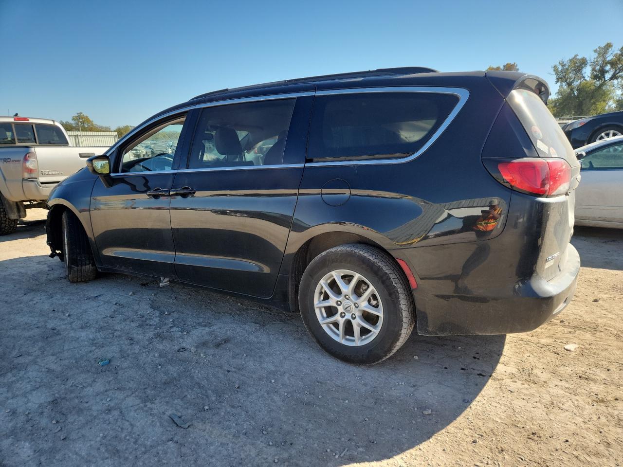2021 Chrysler Voyager Lxi - Image 2