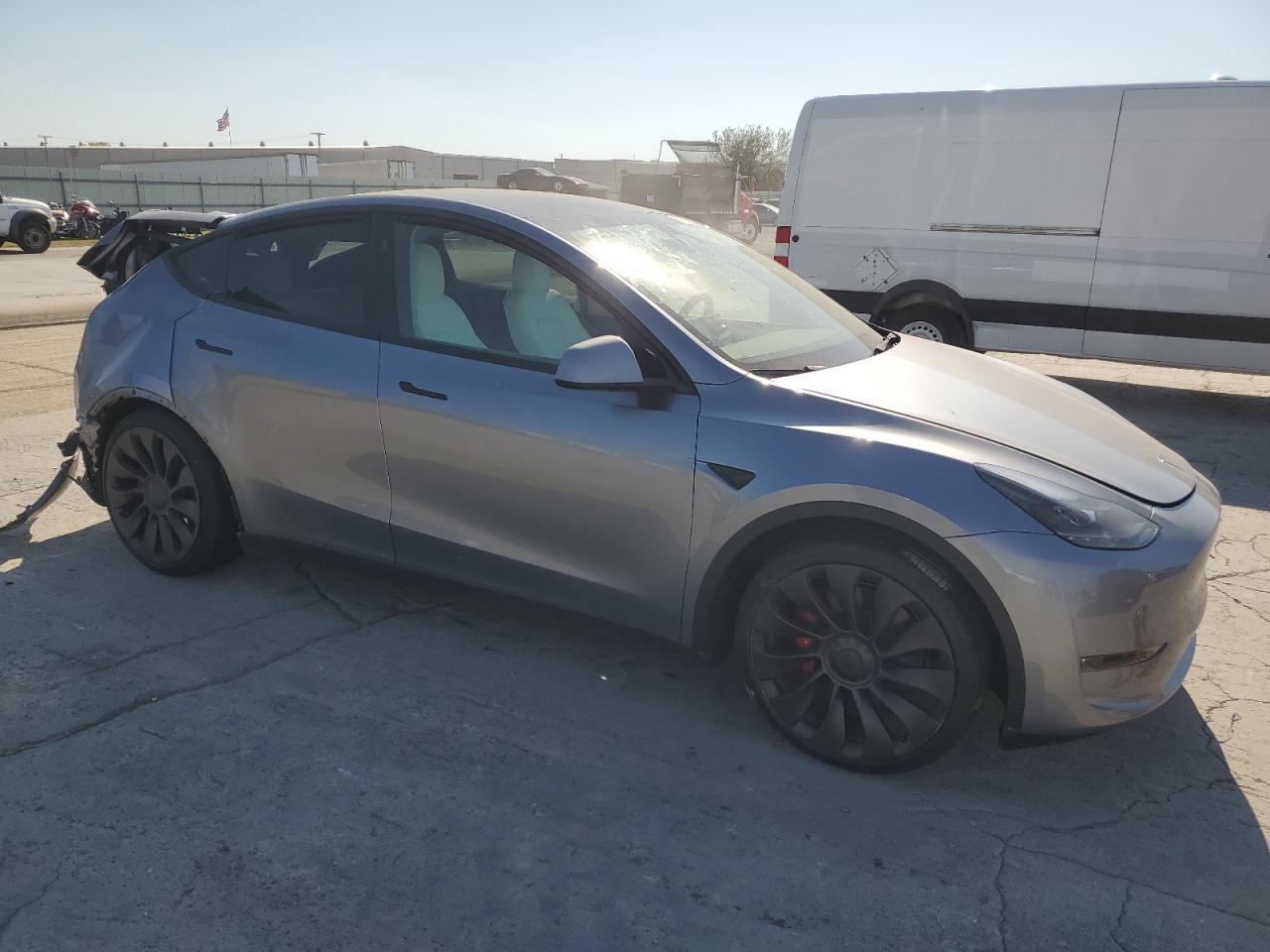2024 Tesla Model Y - Фото 4