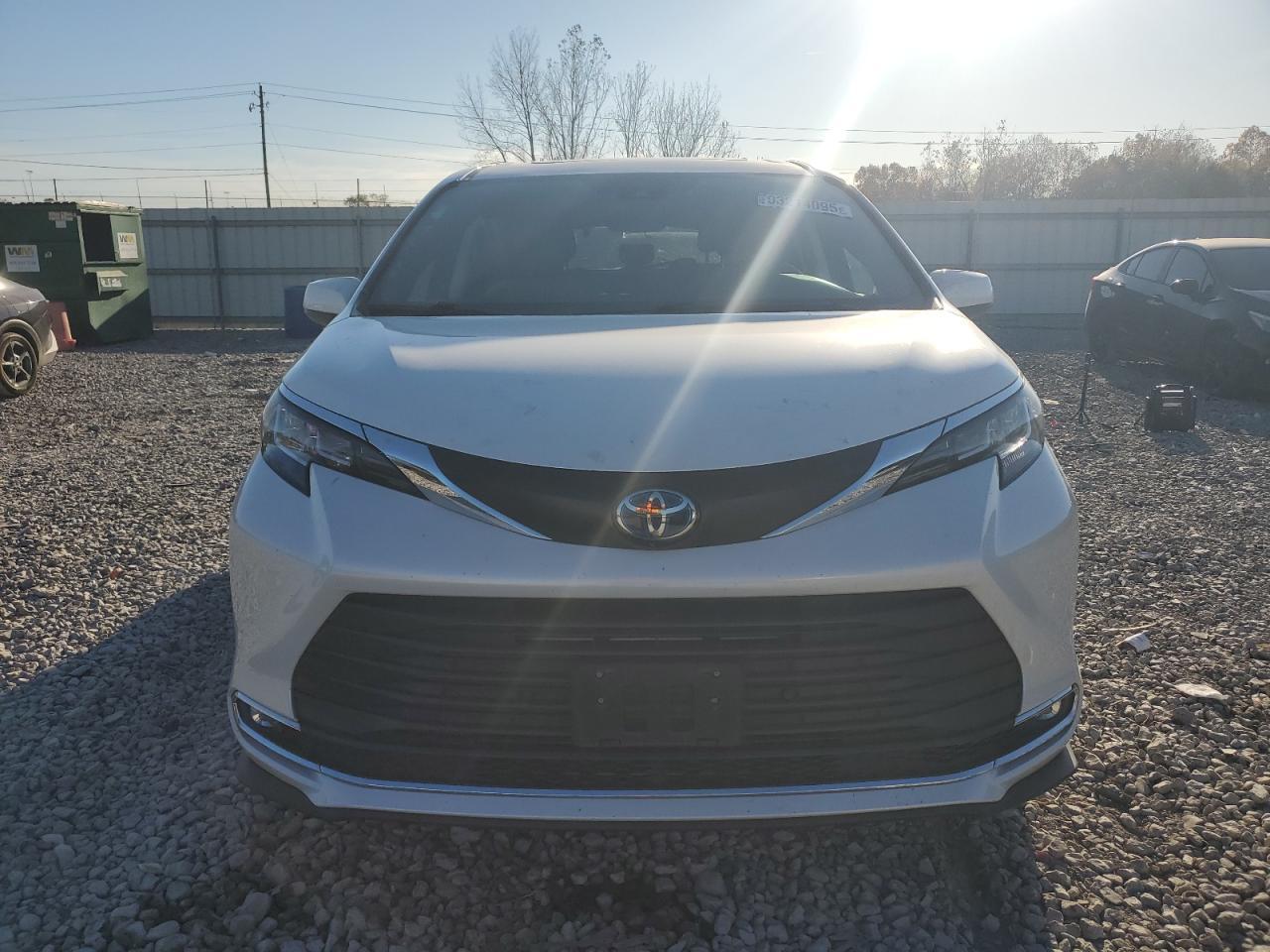 2022 Toyota Sienna Xle - Фото 5