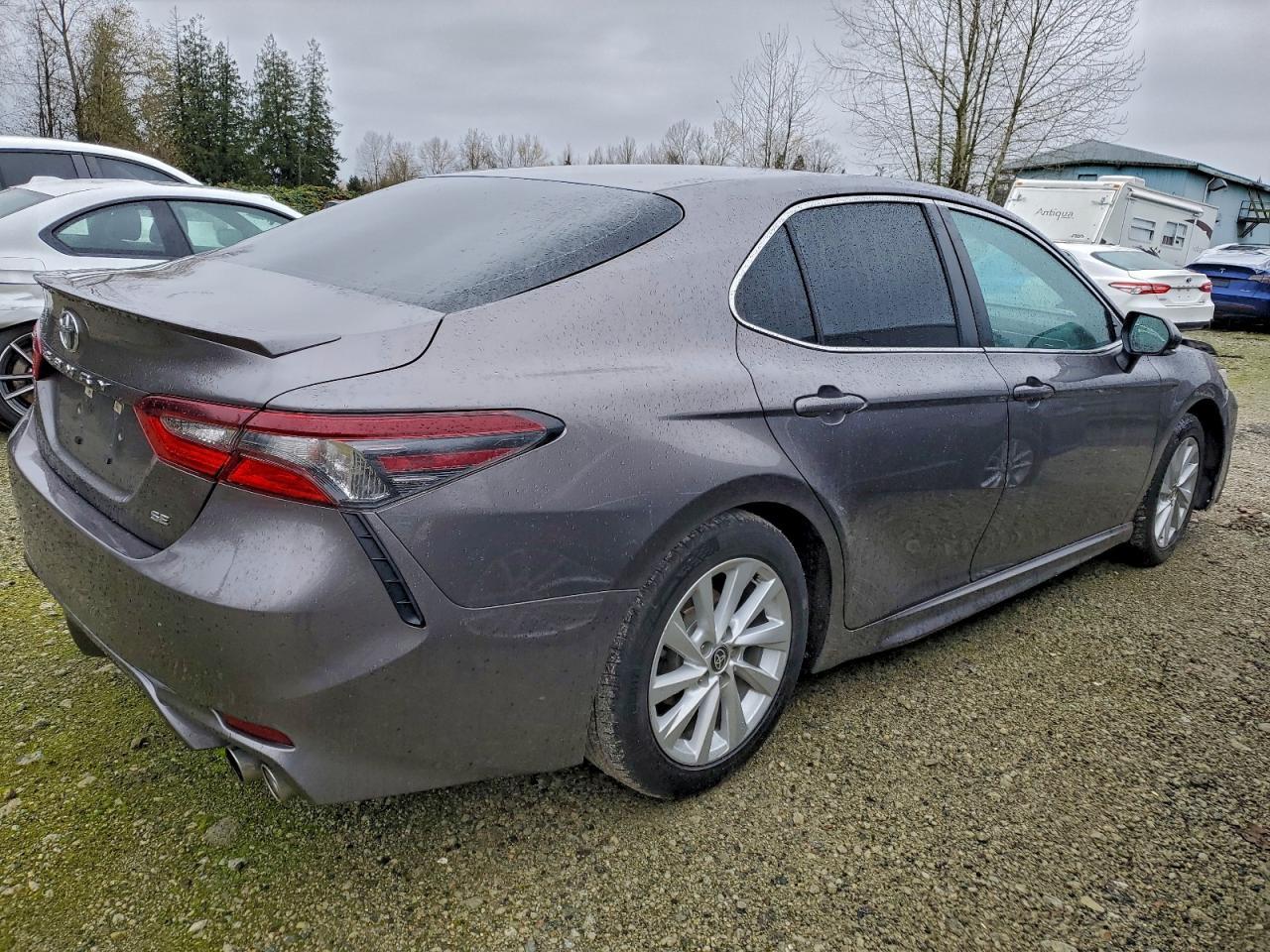 2022 Toyota Camry Se - Image 3