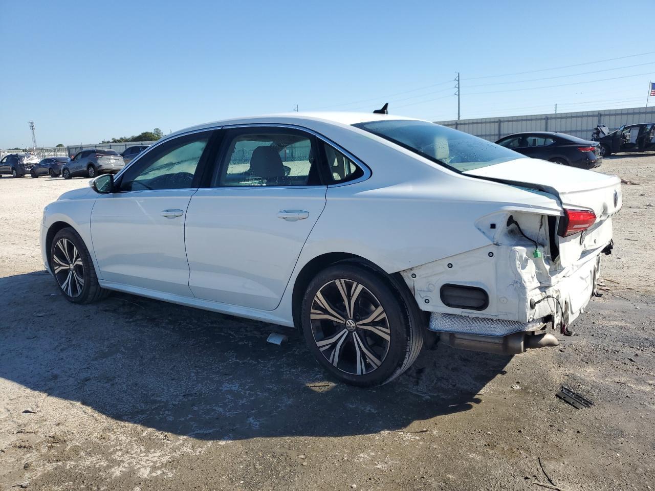 2022 Volkswagen Passat Se - Image 2