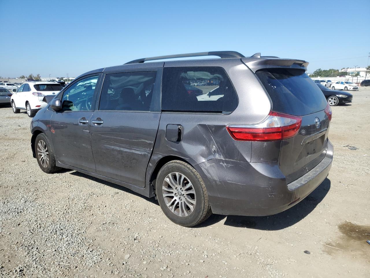 2018 Toyota Sienna Xle - Фото 2
