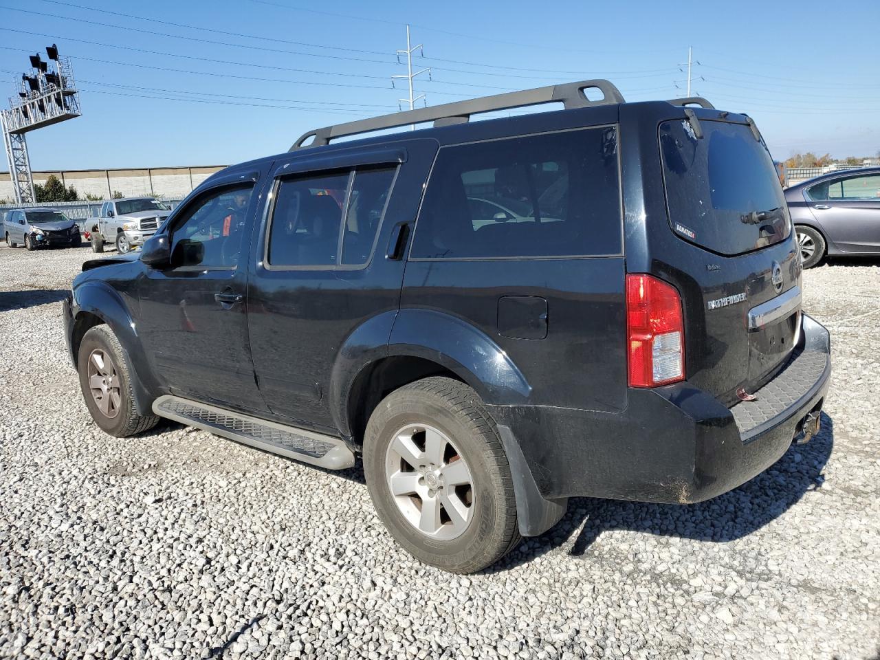 2010 Nissan Pathfinder S - Image 2
