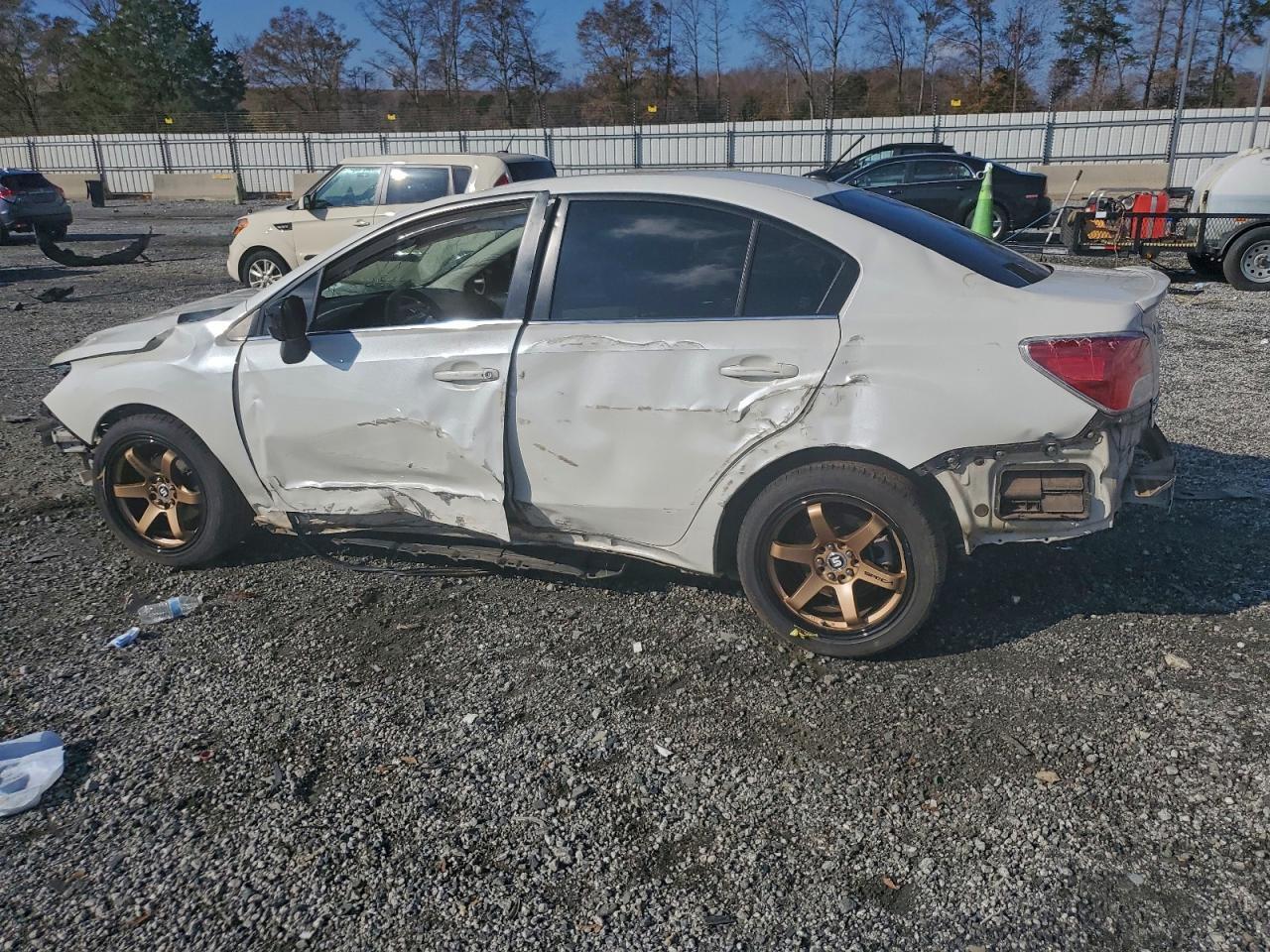 2016 Subaru Impreza Premium - Фото 2