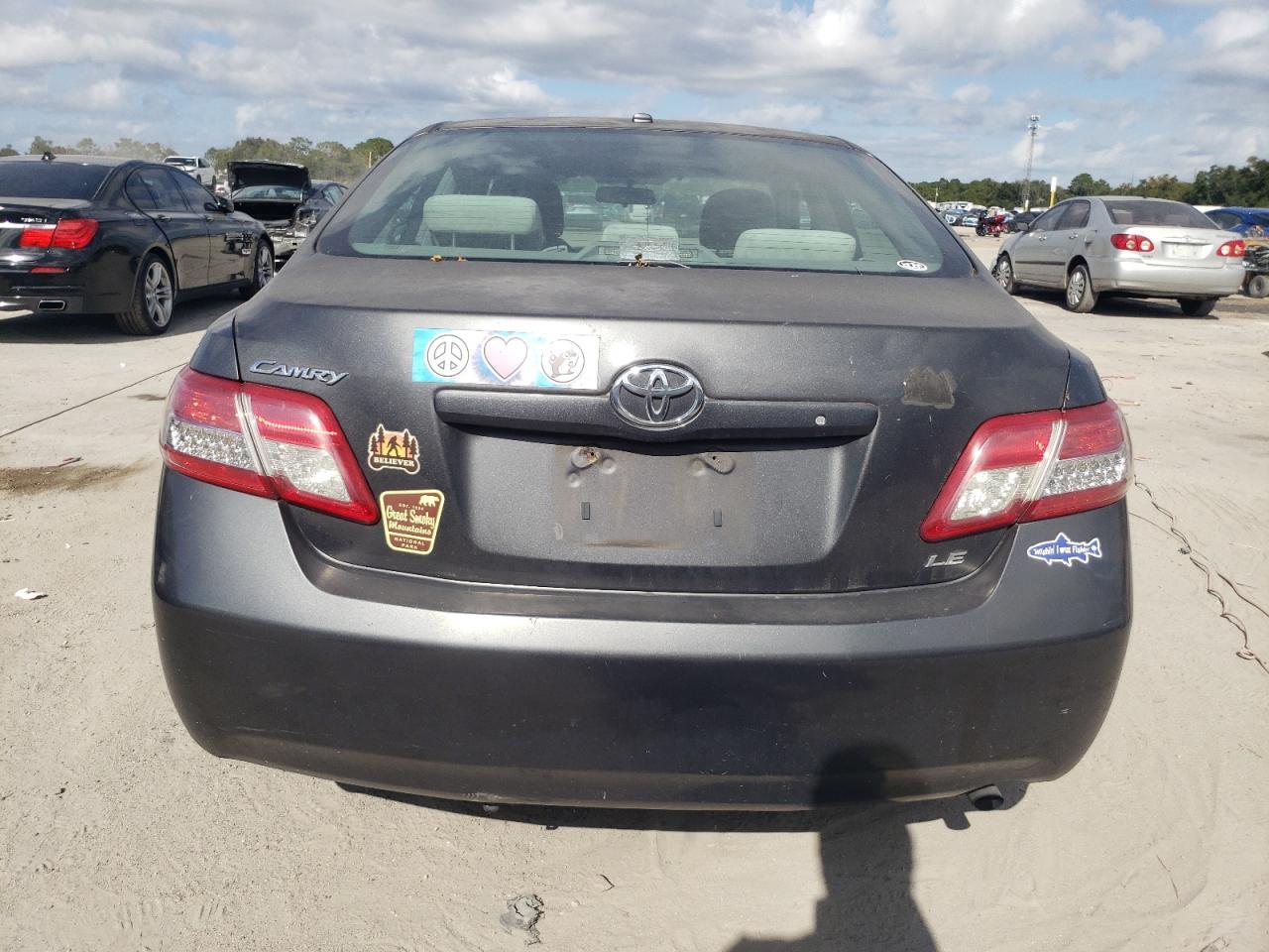 2010 Toyota Camry Le - Фото 6