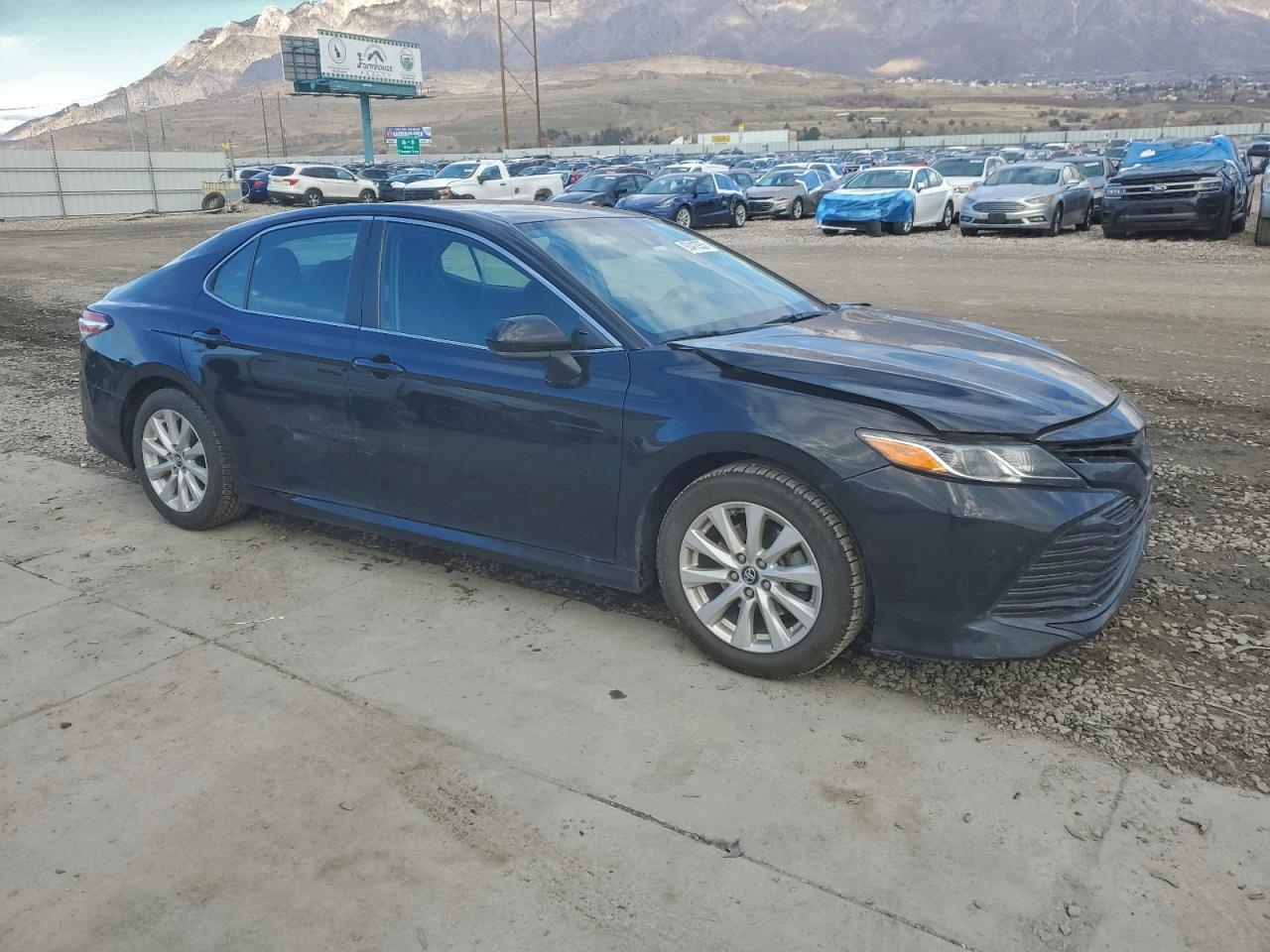 2020 Toyota Camry Le - Фото 4