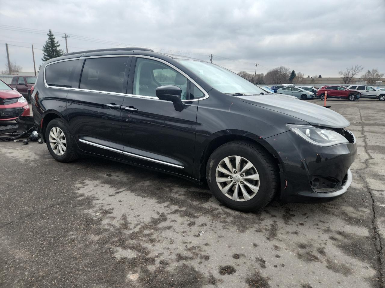 2017 Chrysler Pacifica Touring L - Фото 4