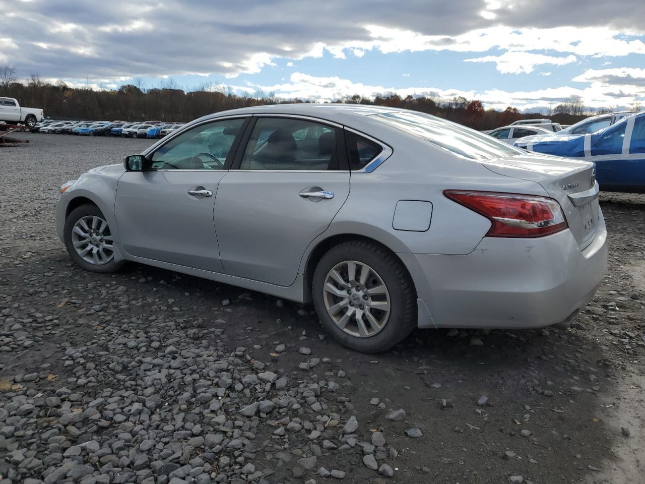 2013 Niss Altima - Фото 2