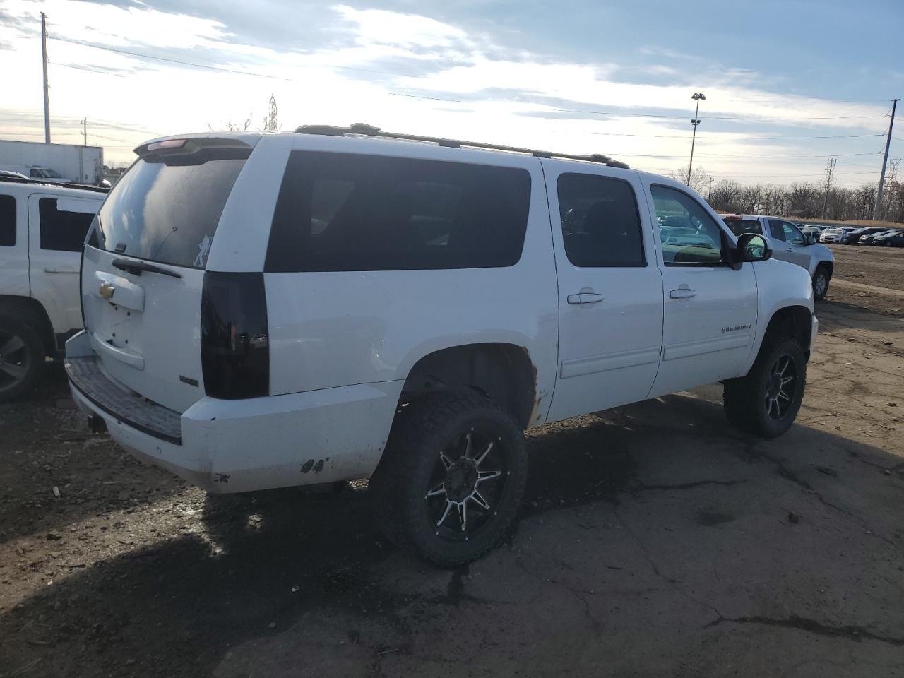 2012 Chevrolet Suburban - Image 3