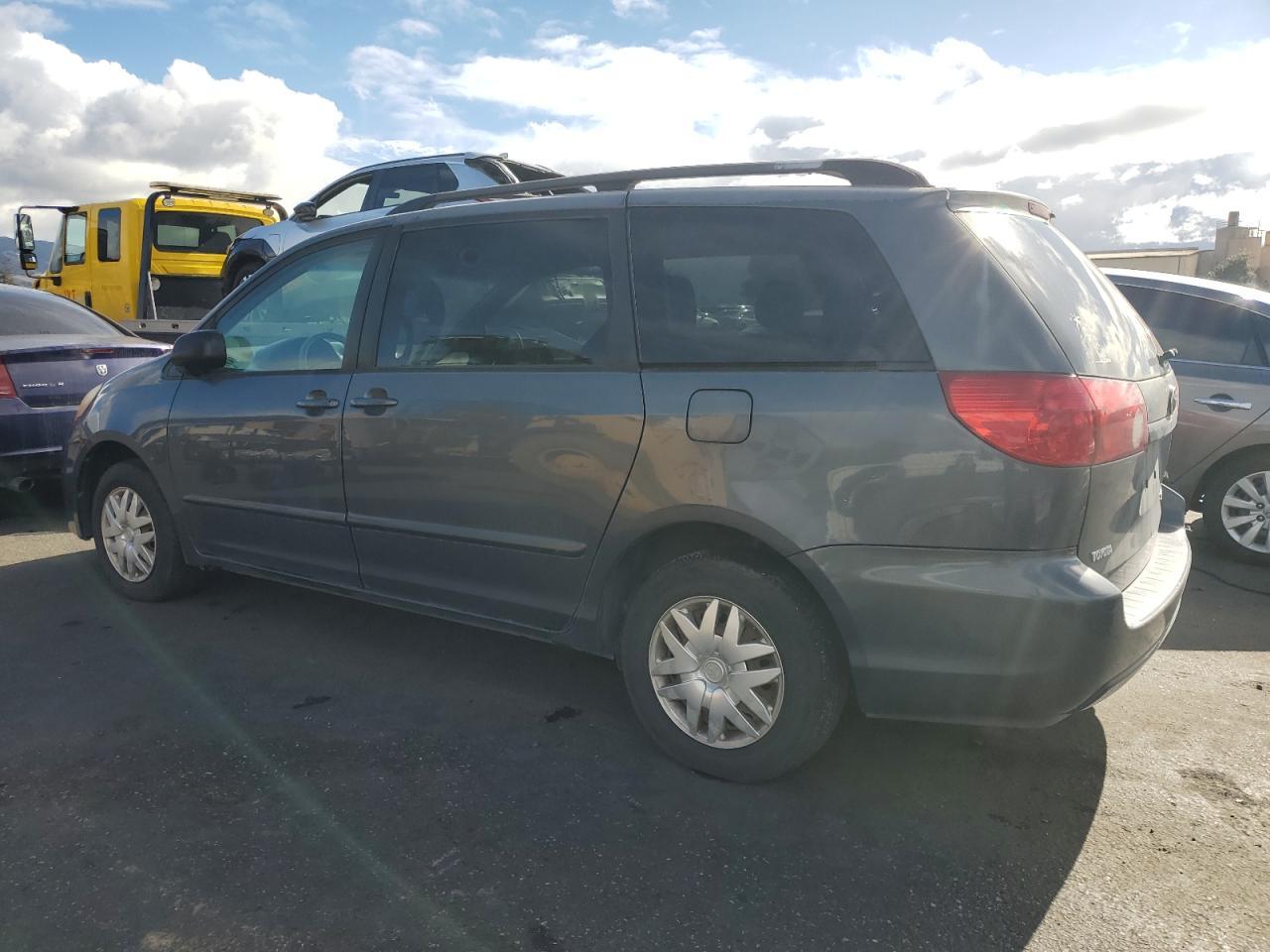 2008 Toyota Sienna Ce - Фото 2