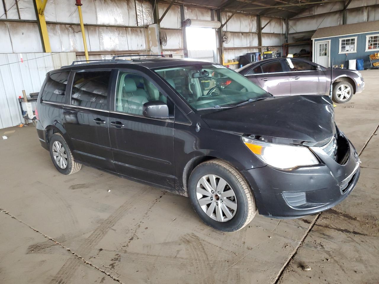 2012 Volkswagen Routan Sel - Image 4