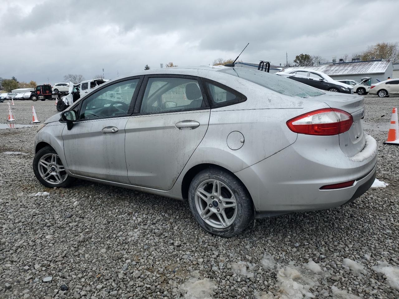 2017 Ford Fiesta Se - Фото 2