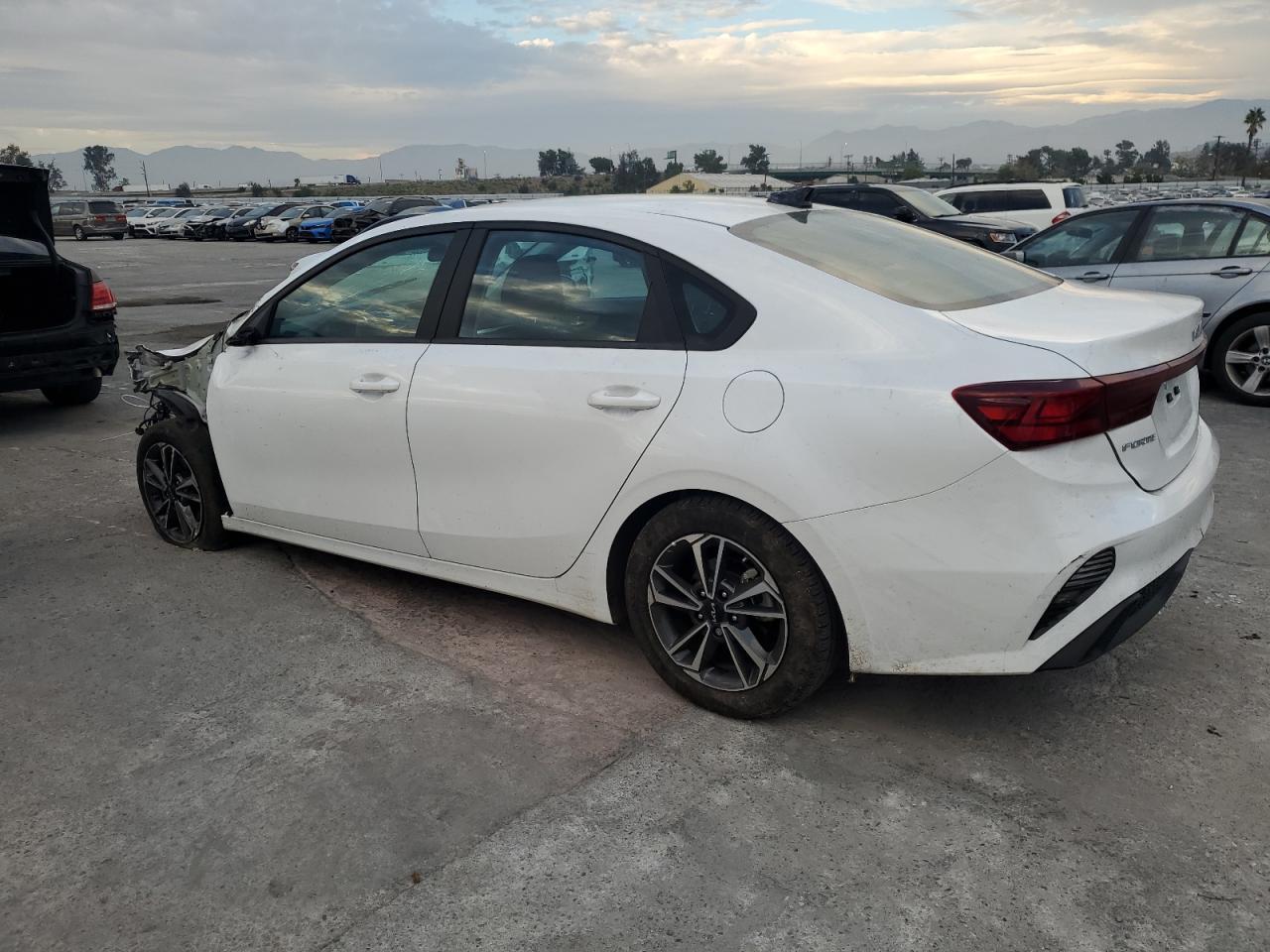 2023 Kia Forte Lx - Фото 2