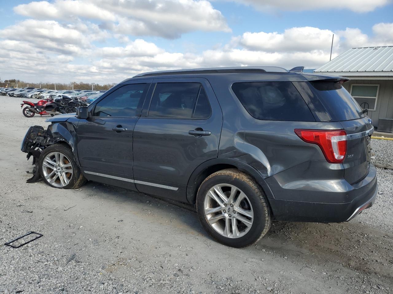 2016 Ford Explorer Xlt - Фото 2