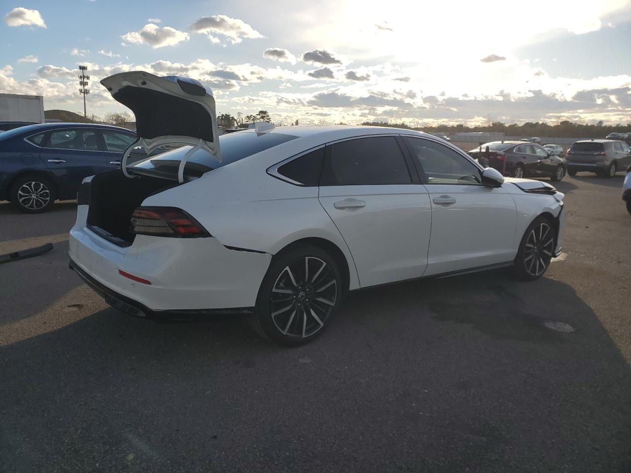 2024 Honda Accord Touring Hybrid - Image 3