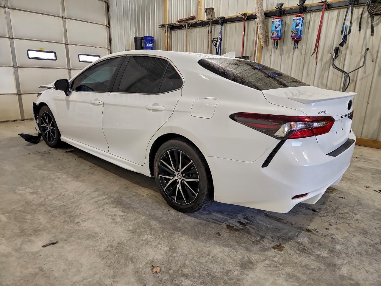 2022 Toyota Camry Se - Фото 2