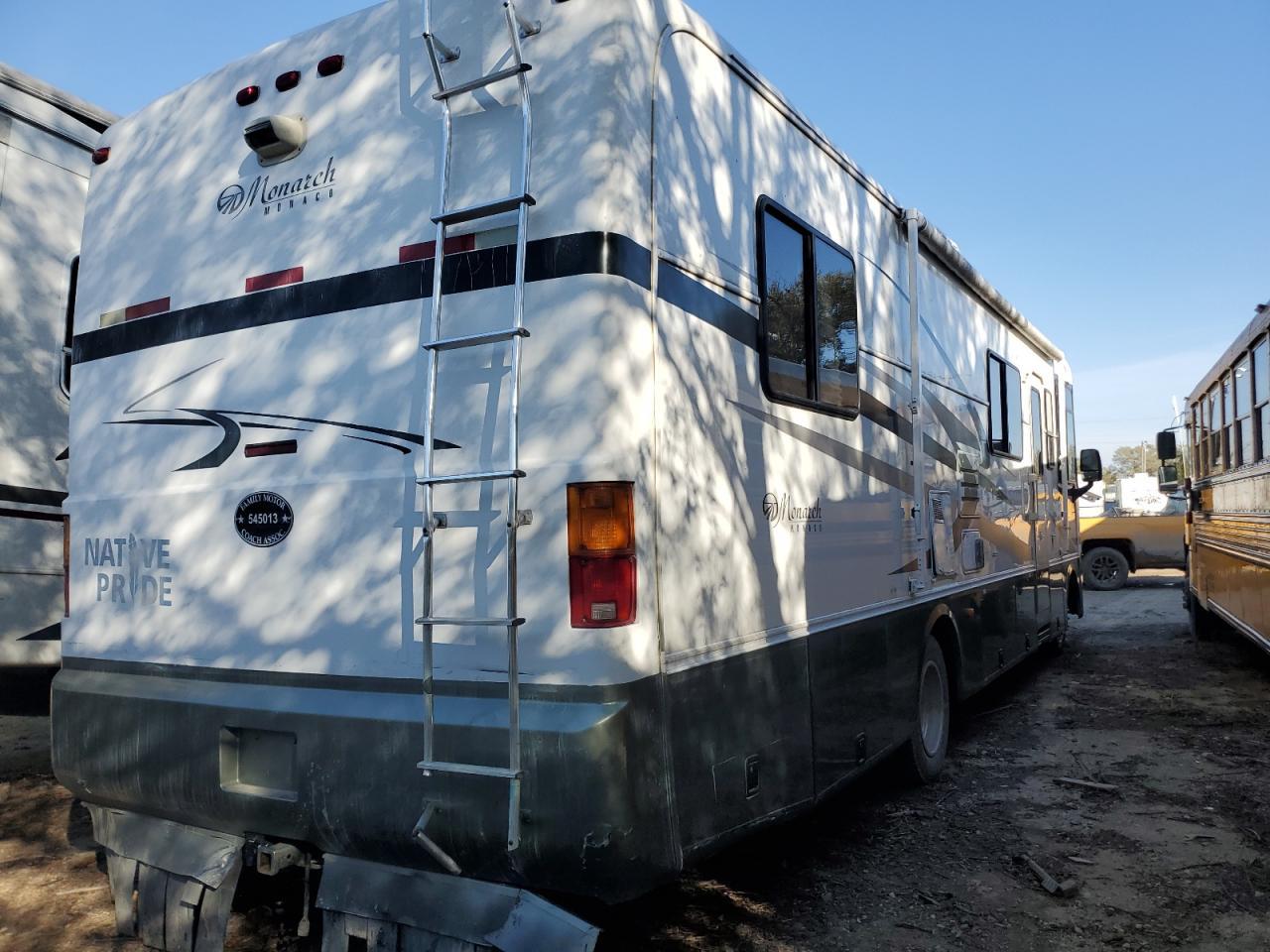 2000 Ford F550 Super Duty Stripped Chassis - Image 4