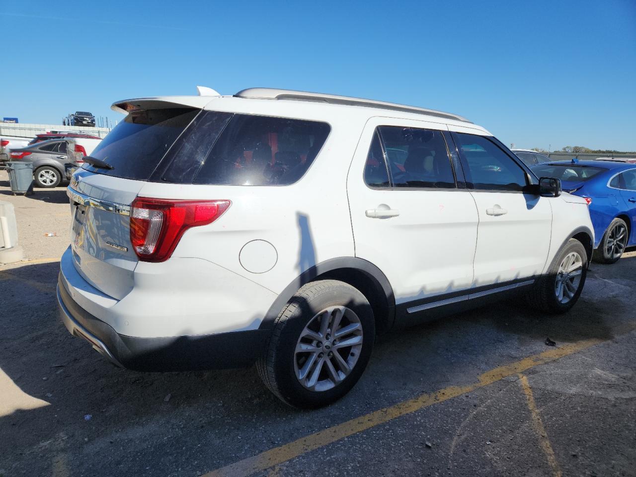 2016 Ford Explorer Xlt - Image 3