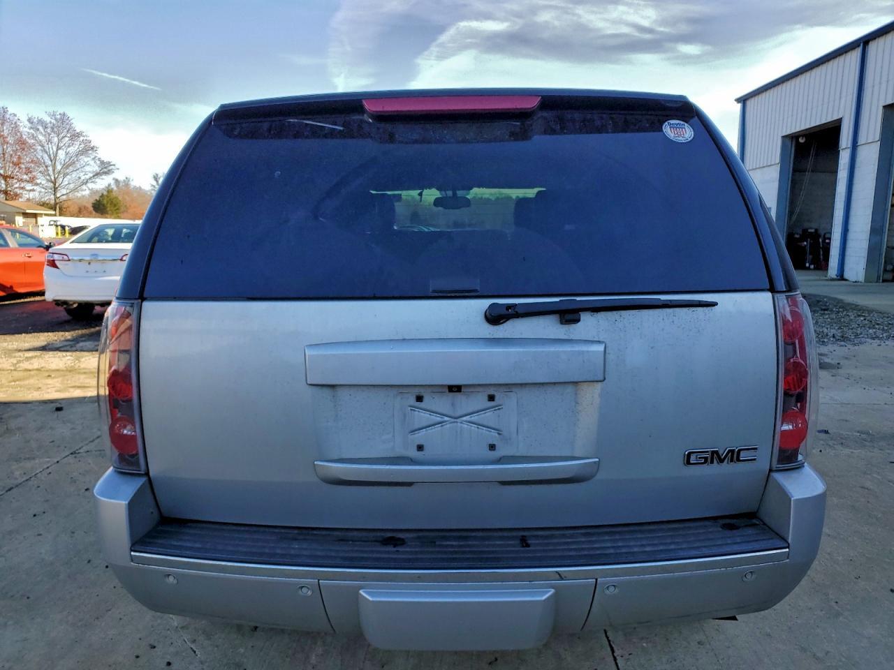 2010 GMC Yukon Denali - Фото 6