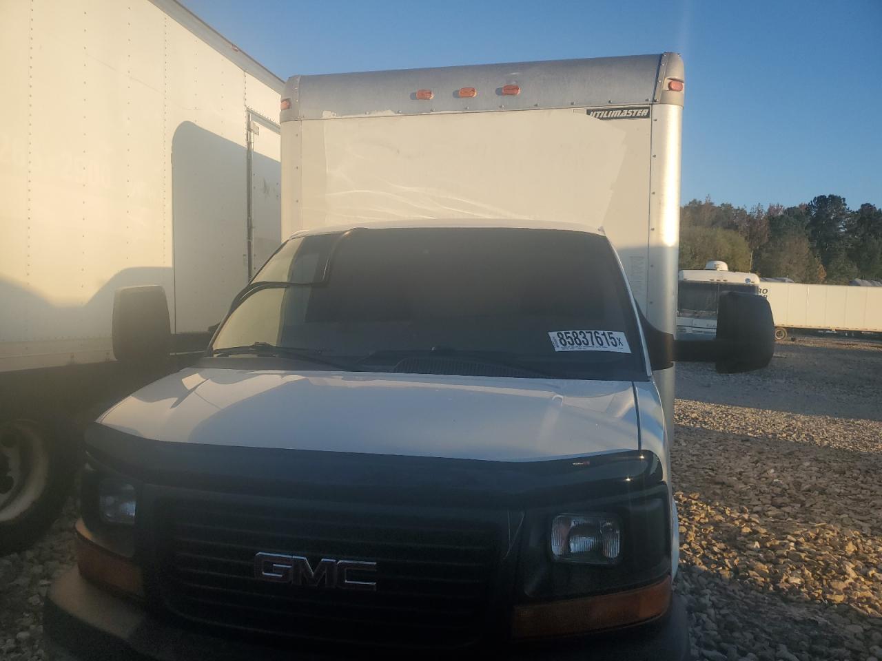 2014 GMC Savana Cutaway G3500 - Image 5