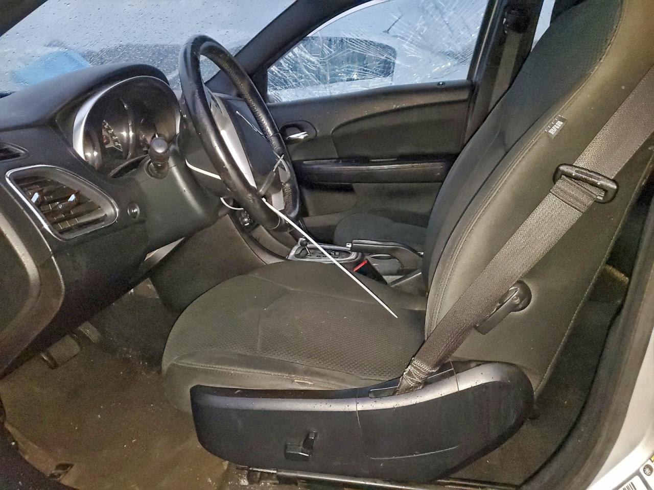 2011 Chrysler 200 Touring - Image 7