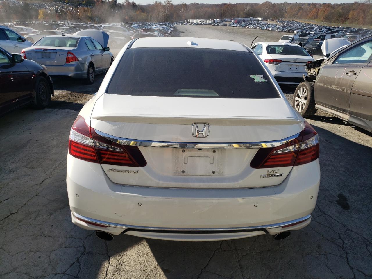 2016 Honda Accord Touring - Image 6