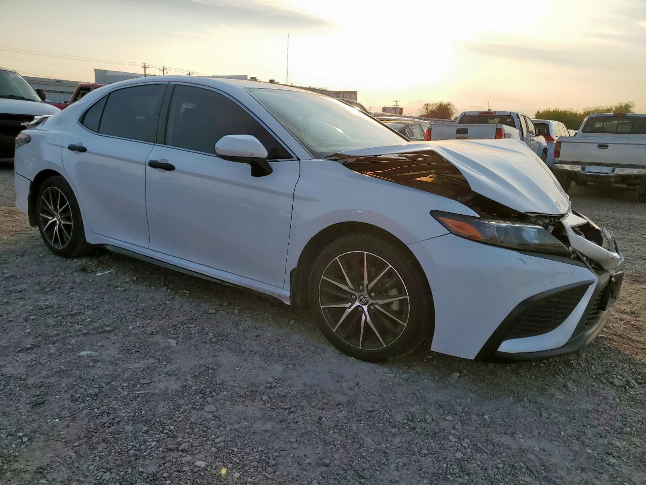 2021 Toyota Camry Se - Image 4