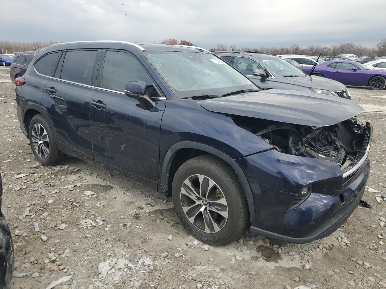 2021 Toyota Highlander Xle - Image 4