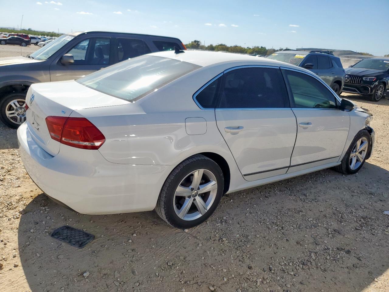 2012 Volkswagen Passat Se - Фото 3