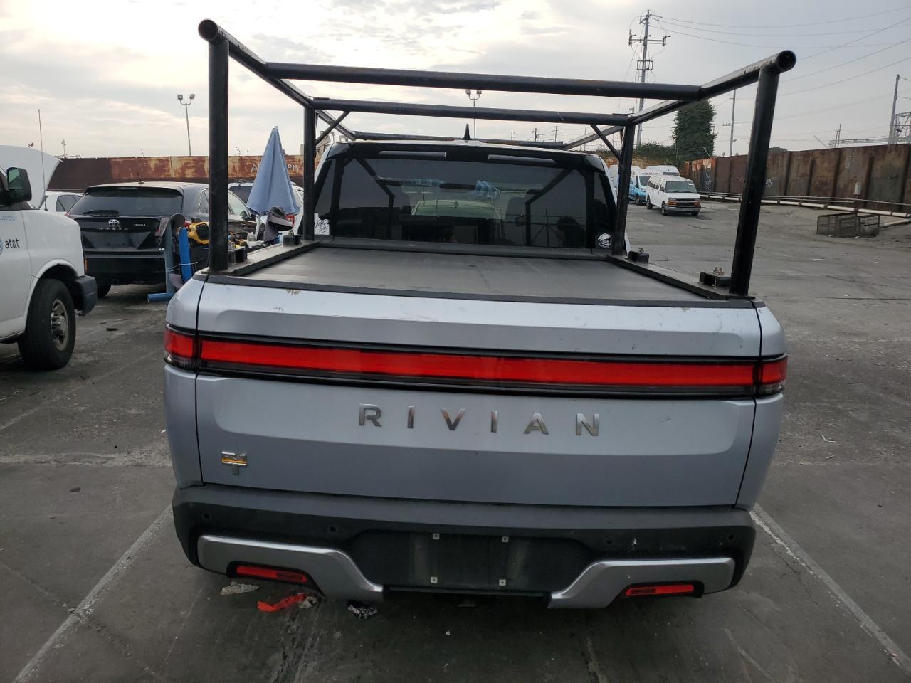 2022 Rivian R1T Launch Edition - Фото 6