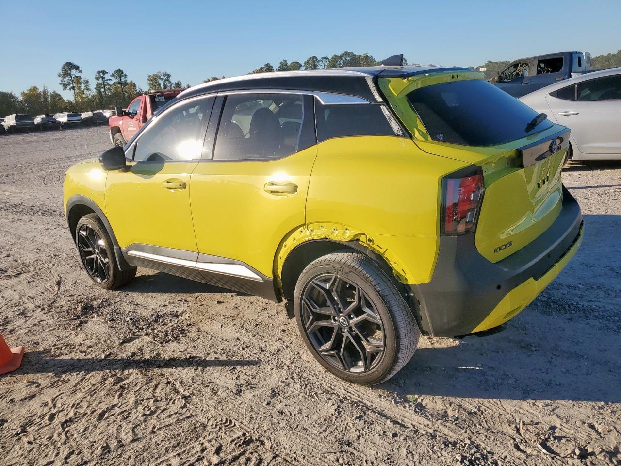 2025 Nissan Kicks Sr - Фото 2