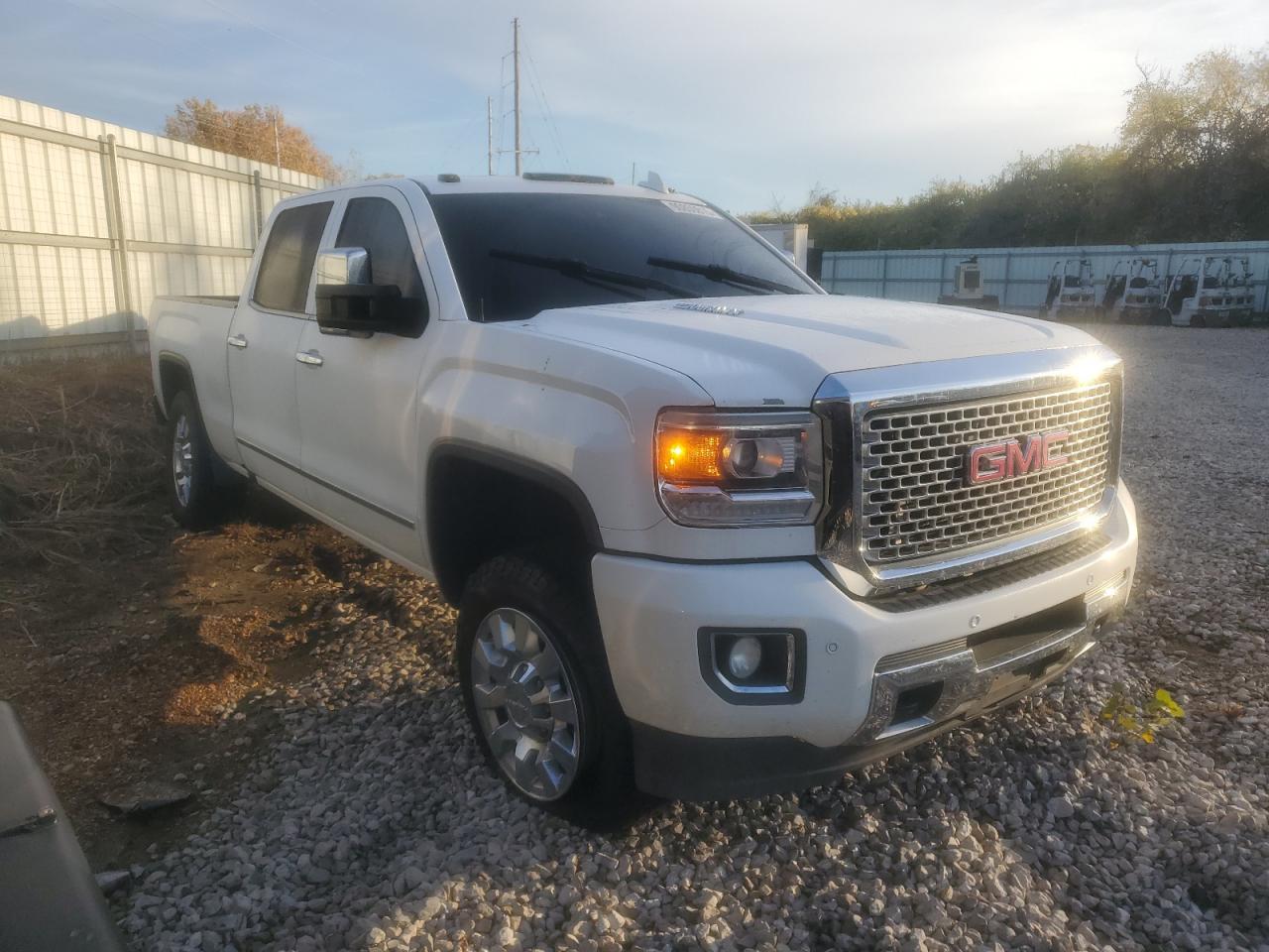 2016 GMC Sierra K3500 Denali - Image 4