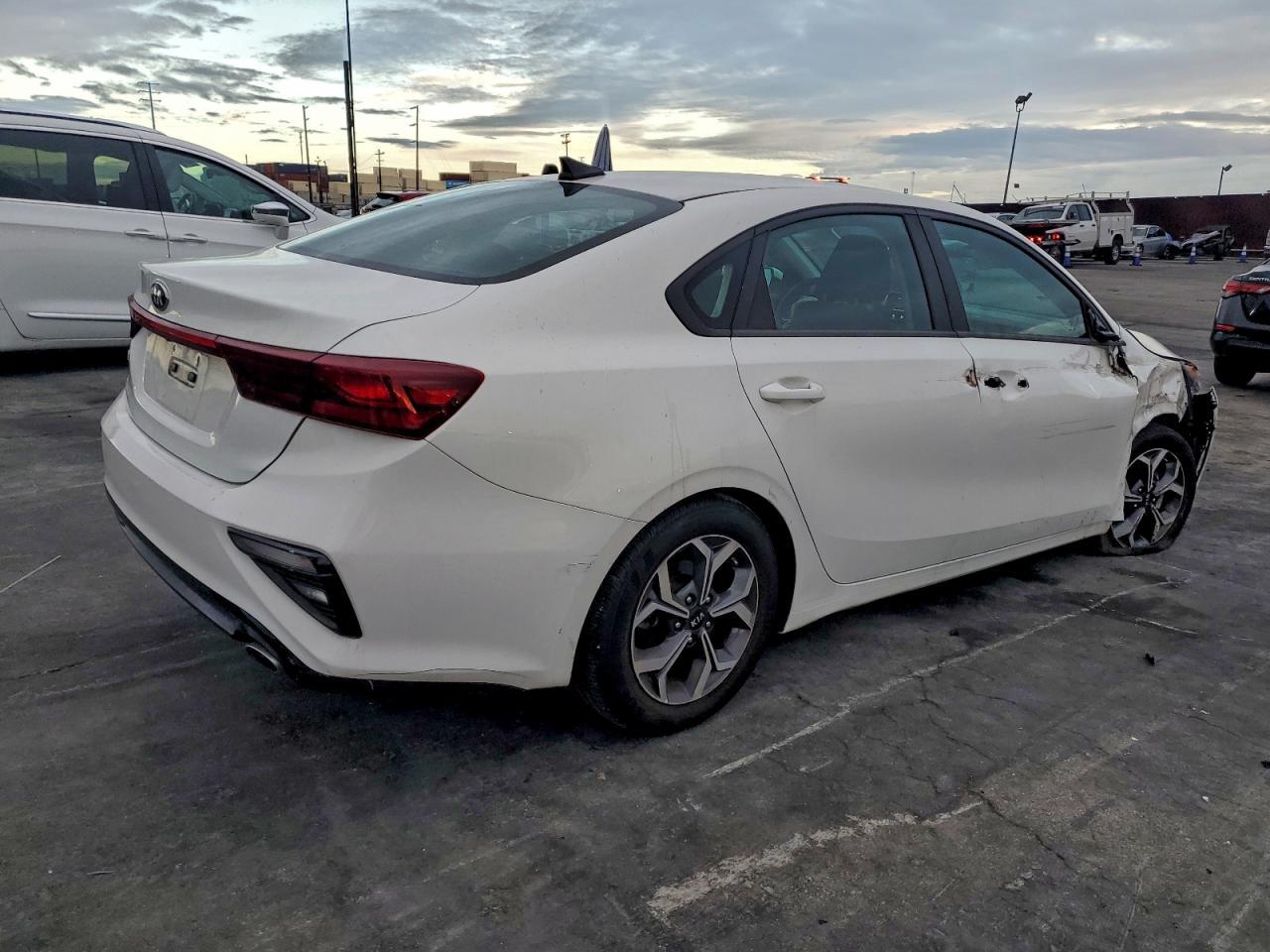 2021 Kia Forte Fe - Фото 3