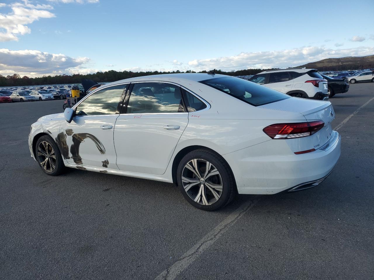 2022 Volkswagen Passat Se - Image 2