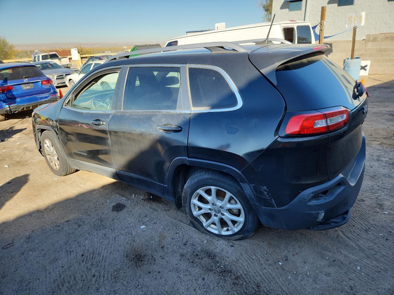 2017 Jeep Cherokee Latitude - Фото 2