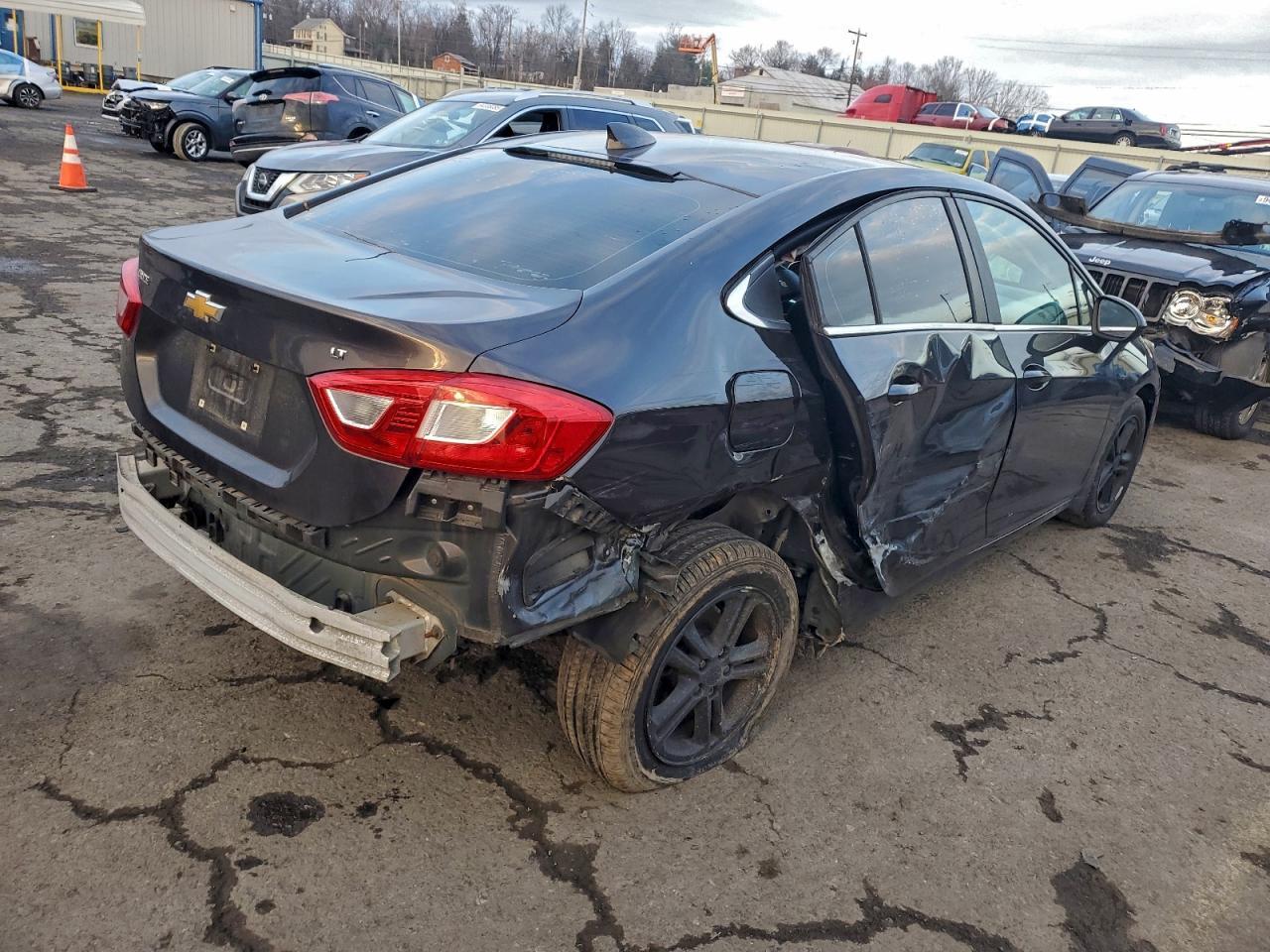2017 Chevrolet Cruze Lt - Фото 3