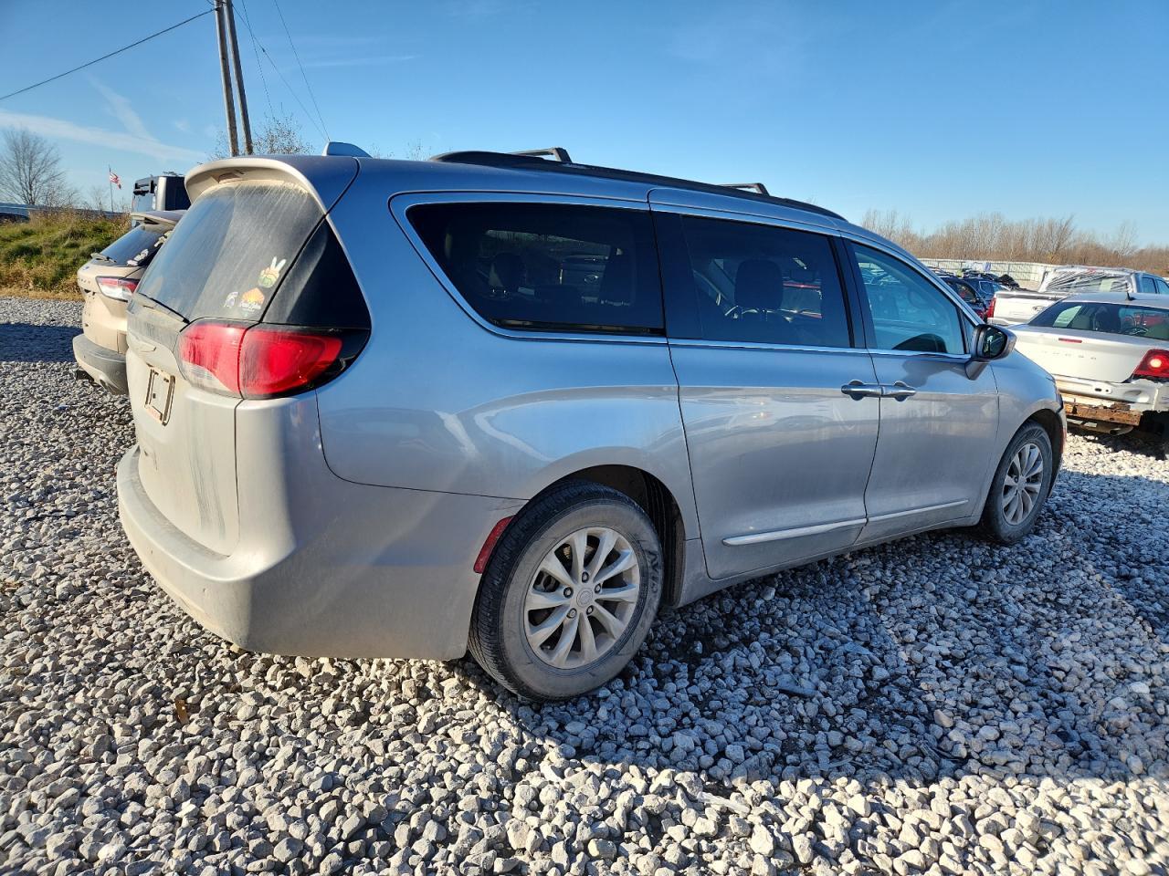2017 Chrysler Pacifica Touring L - Image 3